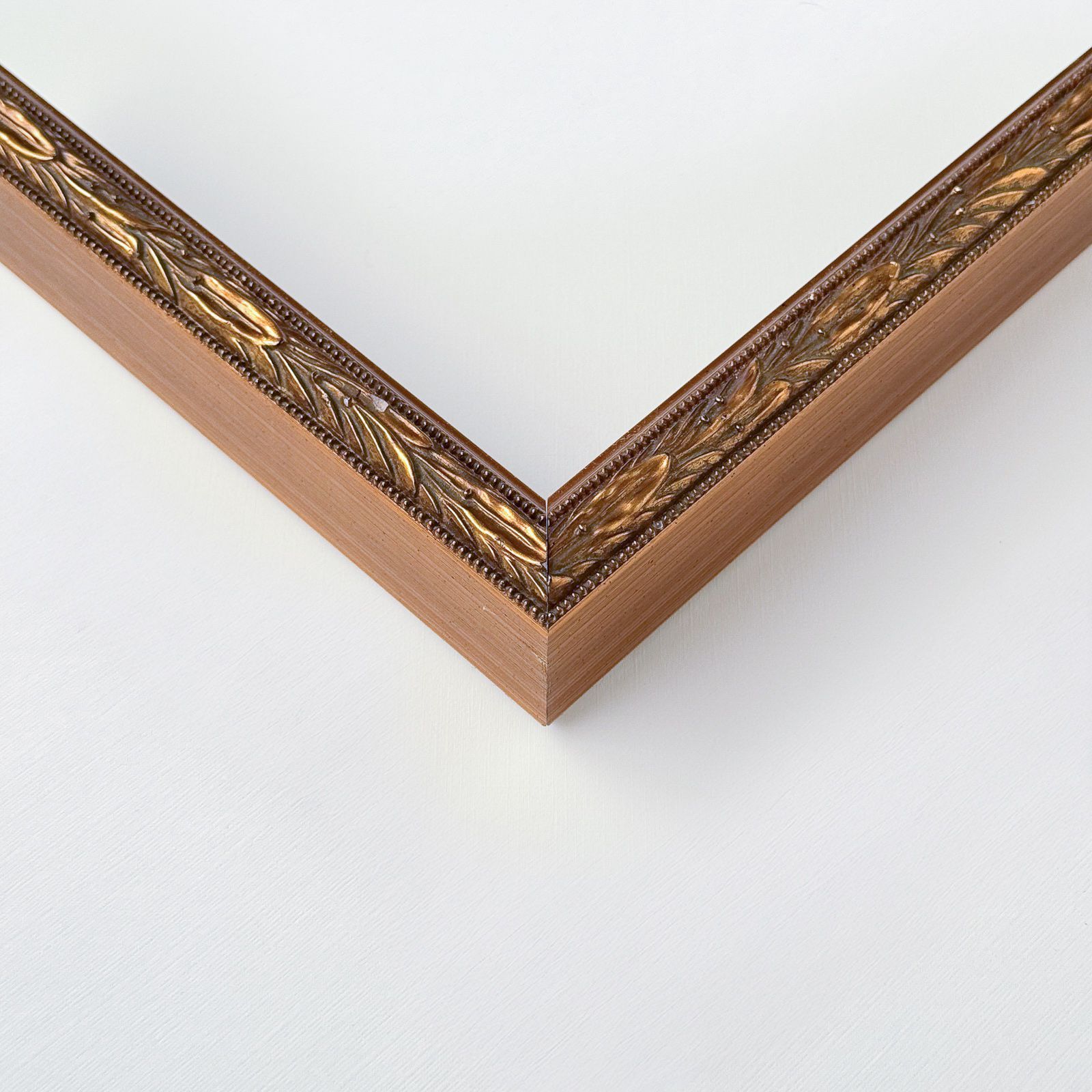 Larson-Juhl Renaissance Gold - Side view