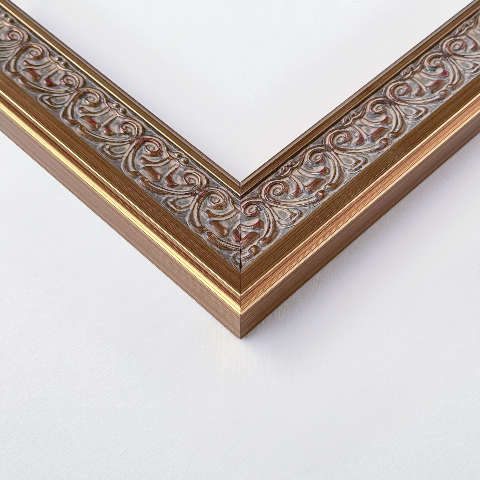 Larson-Juhl Ribbon Gold - Side view