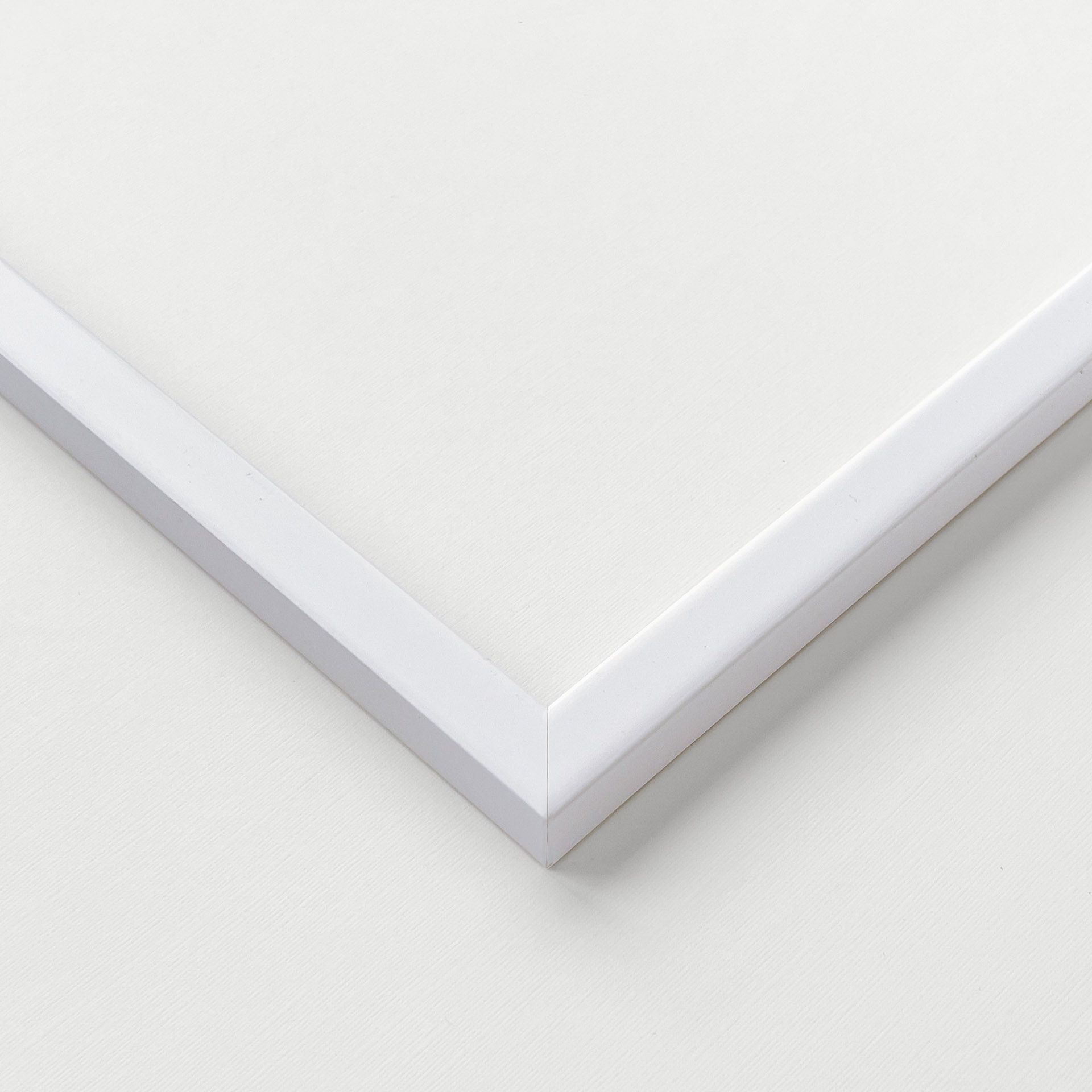 PU Plain Small White - Side view