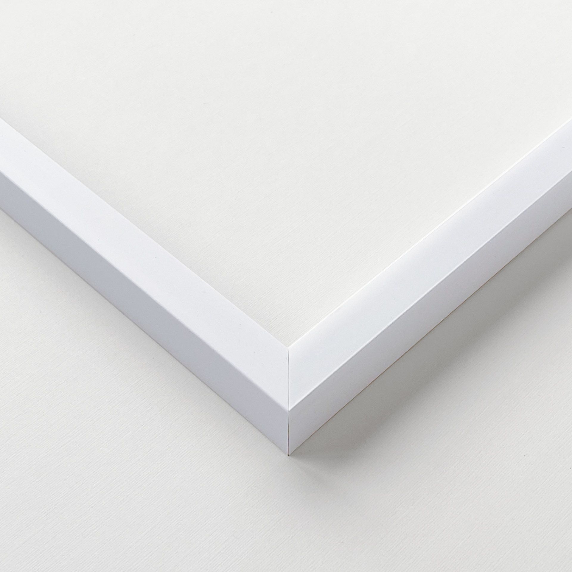 PU Plain Large White - Side view